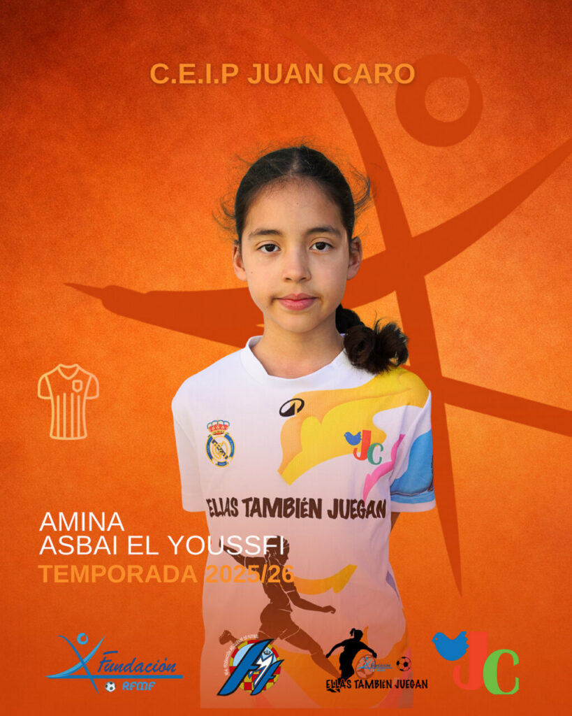 Amina Asbai en camiseta del CEIP Juan Caro durante su formación deportiva