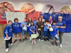Grupo de voluntarios del Banco de Alimentos en una campaña de recogida de alimentos.