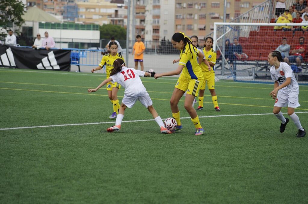 Jugadoras de fútbol en un partido del Campeonato de España Sub-12 en Melilla