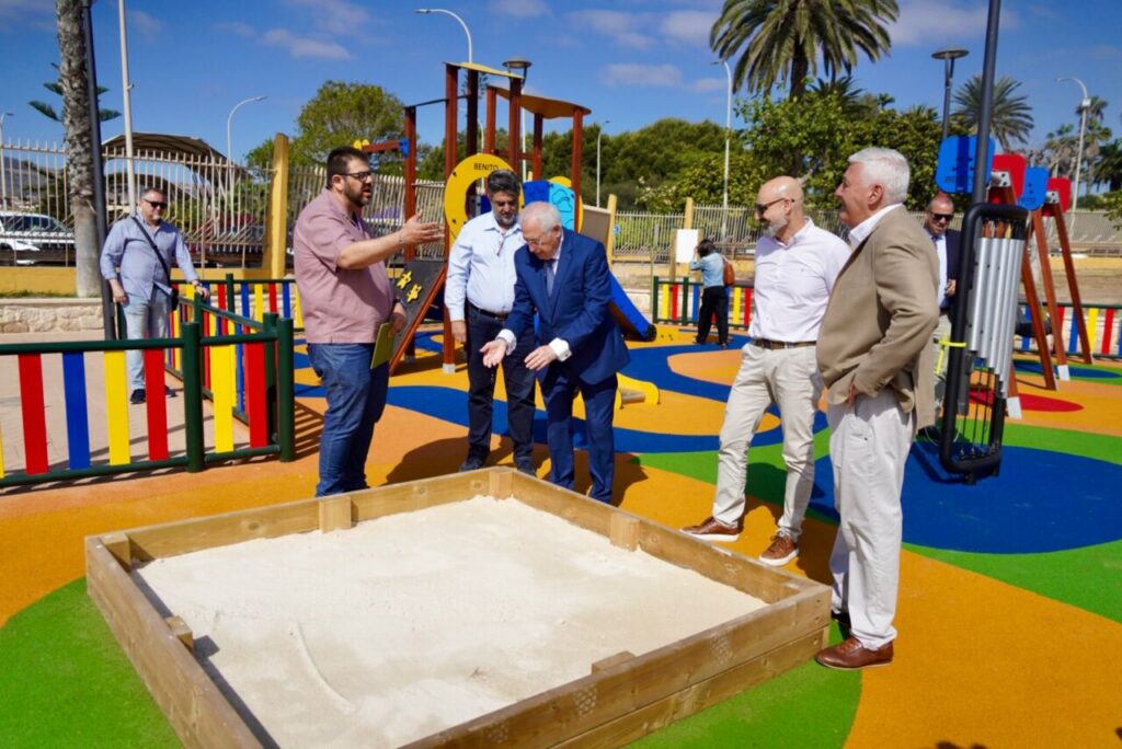 Inauguración del primer parque inclusivo en Melilla con juegos para niños.
