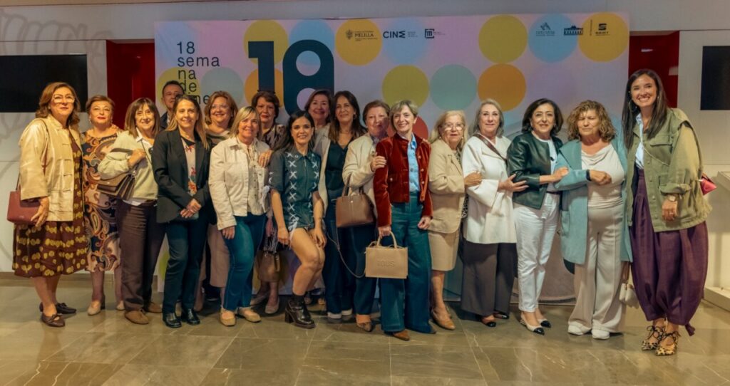 Grupo de mujeres en la Semana de Cine de Melilla 2026