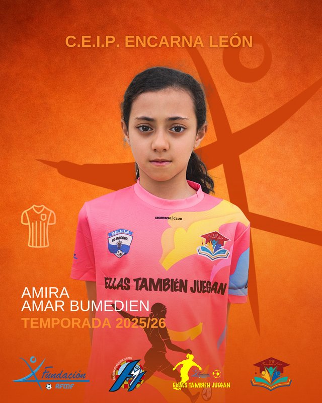 Retrato de Amira Amar Bumedien en camiseta de fútbol del CEIP Encarna León