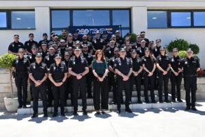 Grupo de agentes de la Policía Nacional en Melilla posando juntos