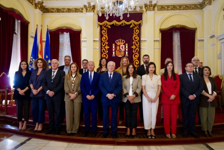 Grupo de personas en el Día de Europa en Melilla
