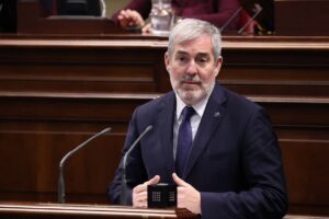 Fernando Clavijo hablando en el Parlamento de Canarias sobre el MV Hondius