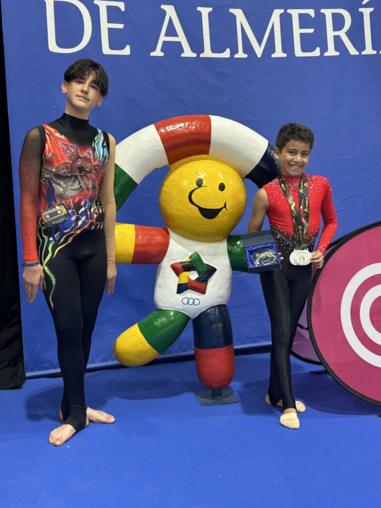 Gimnastas del Club Ágora con medallas en competición de gimnasia rítmica
