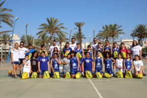 Grupo de jóvenes participantes en el Summer Basket 2026 en Melilla