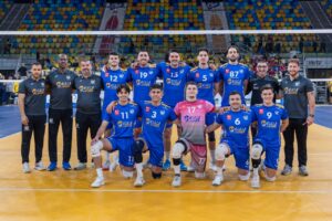 Equipo del Club Voleibol Melilla posando tras el subcampeonato