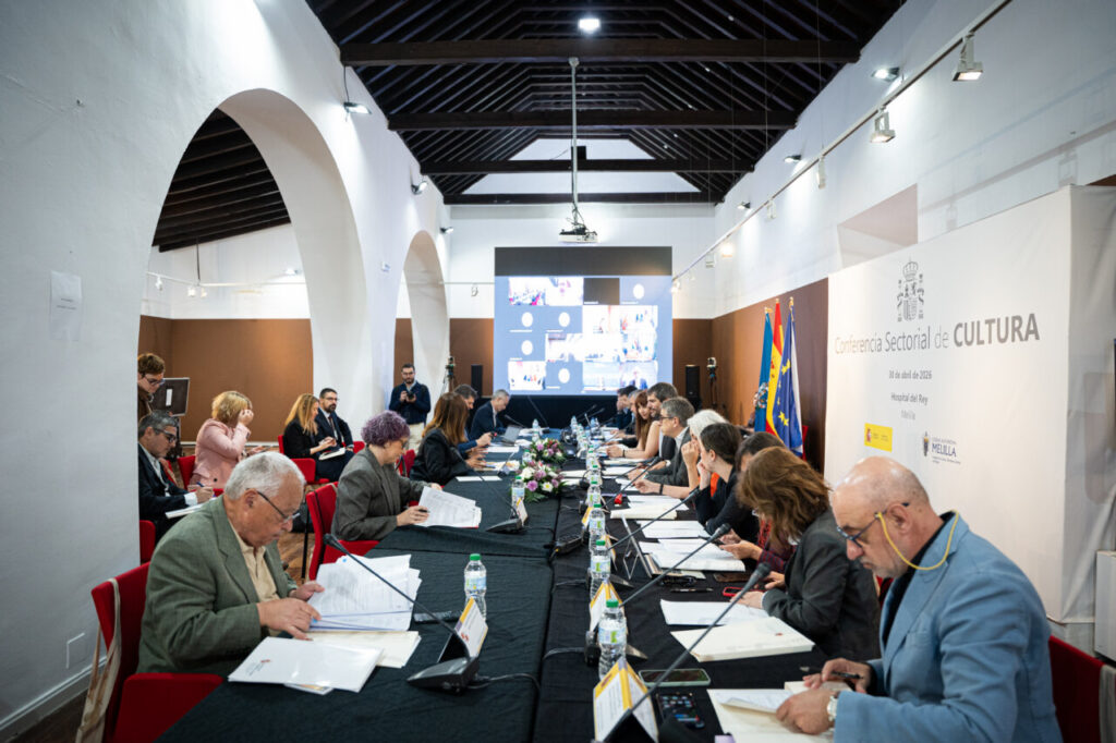 Reunión de la Conferencia Sectorial de Cultura en Melilla con participantes en mesa