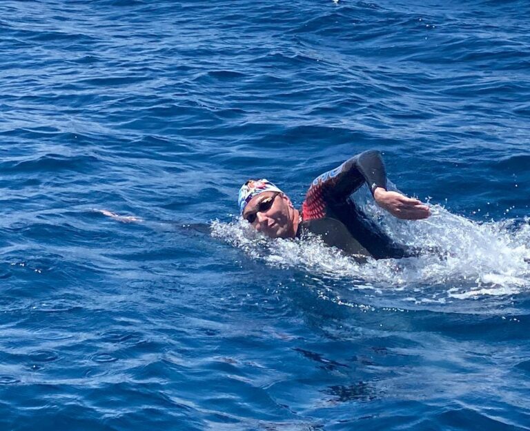 Nadador Miguel Ángel Rozas cruzando el Estrecho de Gibraltar