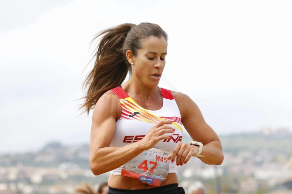 Atleta melillense Adoración Alonso compitiendo en el Europeo Máster de Catania