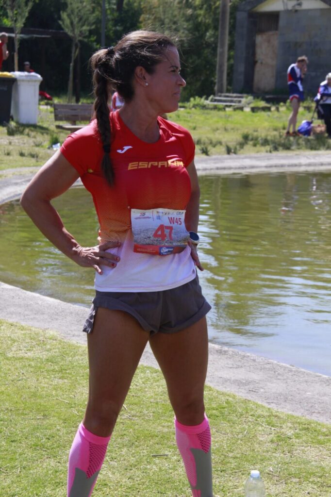 Atleta Adoración Alonso en competición de atletismo en Catania