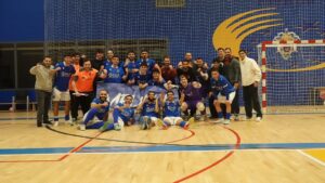 Equipo de fútbol sala Nueva Era Melilla celebrando una victoria