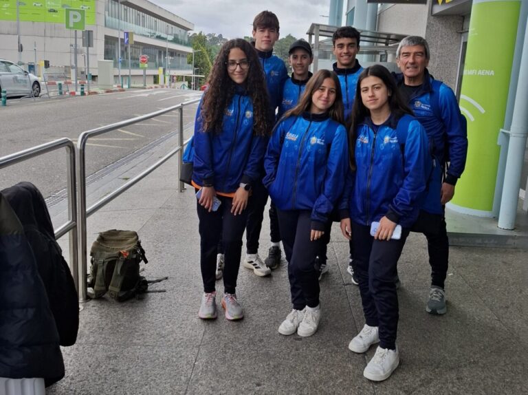 Equipo de atletismo melillense llegando a Orense para competición