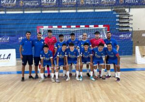 Equipo de futsal del C.F. Rusadir en el Polideportivo Guadaljaire