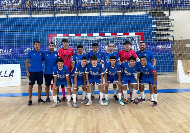 Equipo de futsal del C.F. Rusadir en el Polideportivo Guadaljaire