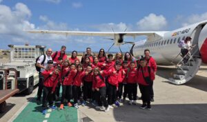 Grupo de judokas de la Escuela KogyJudo en el aeropuerto listos para viajar