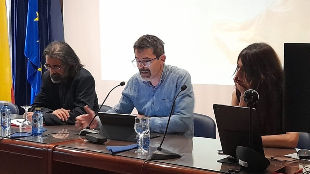 Cristina Hernández durante su conferencia en la UNED de Melilla