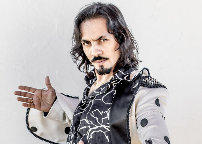 Farruquito en la III Muestra Flamenca de Melilla con vestimenta flamenca