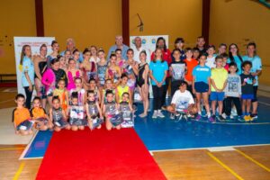 Grupo de deportistas en evento deportivo en Melilla