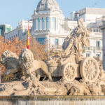 Escultura de la diosa Cibeles en la fuente de Madrid con leones