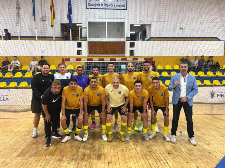 Equipo Boomerang de Melilla posando tras ganar la Liga de Tercera División de Fútbol Sala