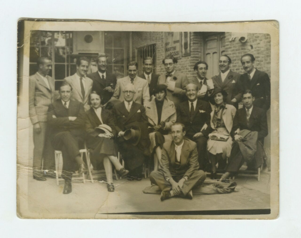 Grupo de personas en una fotografía histórica de la Generación del 27