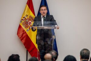 El ministro José Manuel Albares hablando sobre la retención de un ciudadano español.
