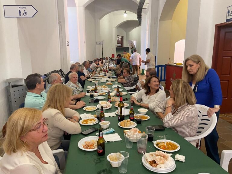 Miembros de la Hermandad de Veteranos de la Guardia Civil en una comida en Melilla