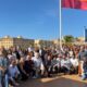 Grupo de personas rindiendo homenaje a Antonio Guevara en Melilla