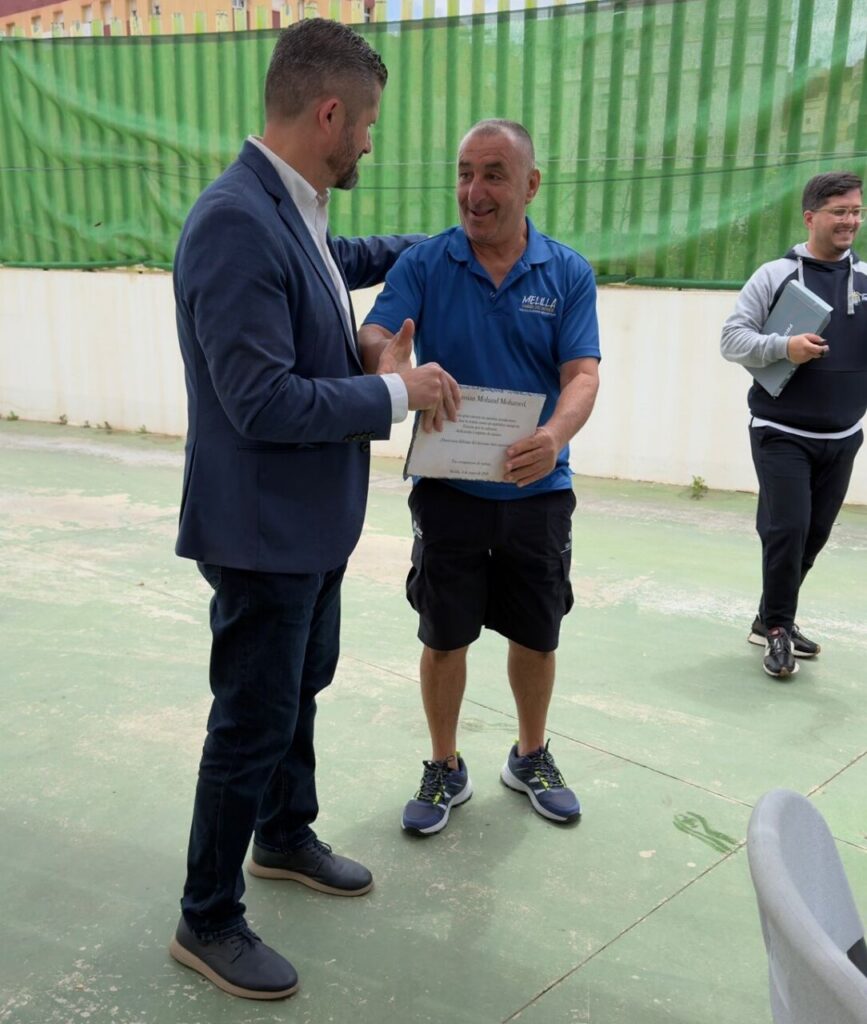 Homenaje a Bussi, oficial de instalaciones deportivas en Melilla