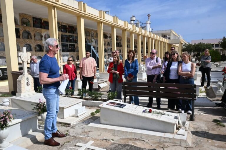Acto del PSOE en el cementerio de la Purísima en homenaje a caídos.