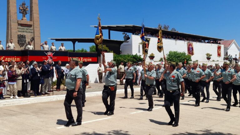 Parada militar en Melilla rinde homenaje a veteranos de la Legión