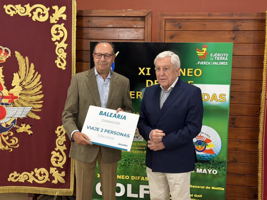 Entrega de trofeo a José Romero Alcaide en torneo de golf