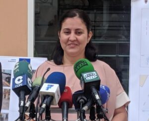 Yonaida Sel-lam hablando en una conferencia de prensa en Melilla.