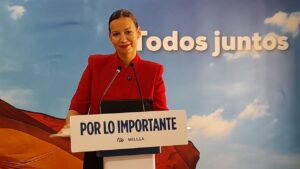 Isabel Moreno del PP en un evento apoyando al personal sanitario