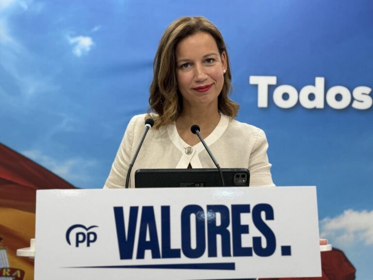 Isabel Moreno durante una rueda de prensa en Melilla