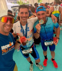 Luismi Ruiz y Fali Alcaide celebrando su éxito en el triatlón.