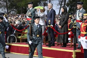 Fernando Grande-Marlaska hablando en un acto con guardias civiles presentes