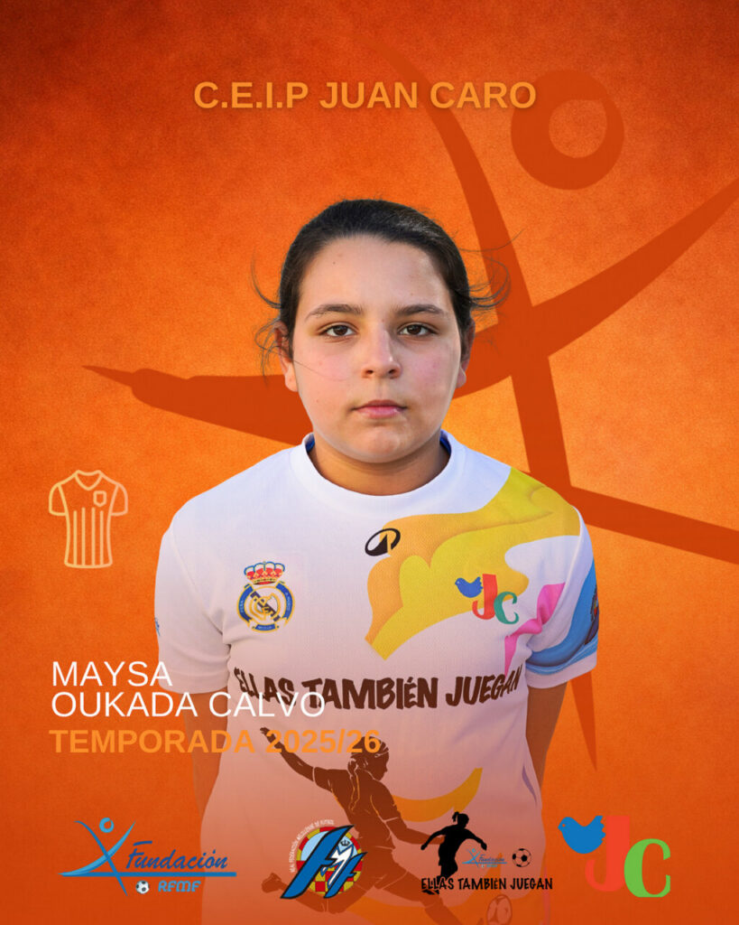 Maysa Oukada Calvo en camiseta del CEIP Juan Caro