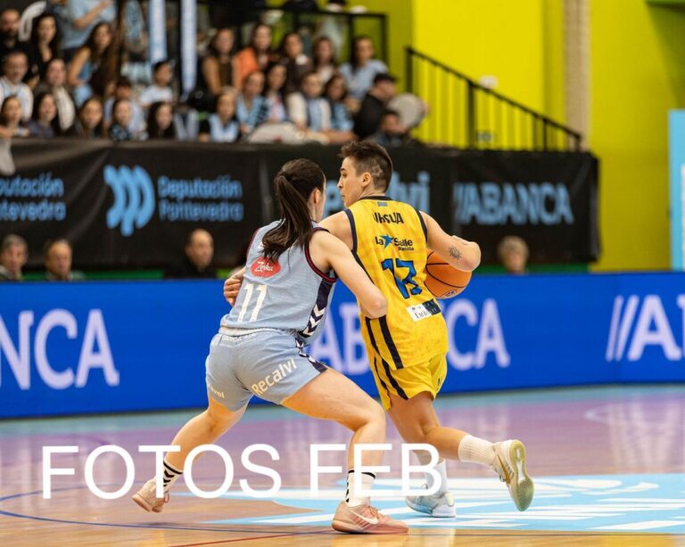 Jugadoras de baloncesto en un partido de semifinales del MCD La Salle