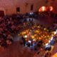 Concierto en Melilla La Vieja con luces y público disfrutando