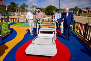 Inauguración del primer parque inclusivo en Melilla con juegos para todos los niños.