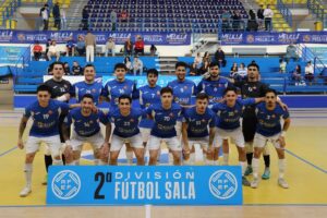 Equipo de fútbol sala C.D. Melistar posando en el Pabellón Javier Imbroda