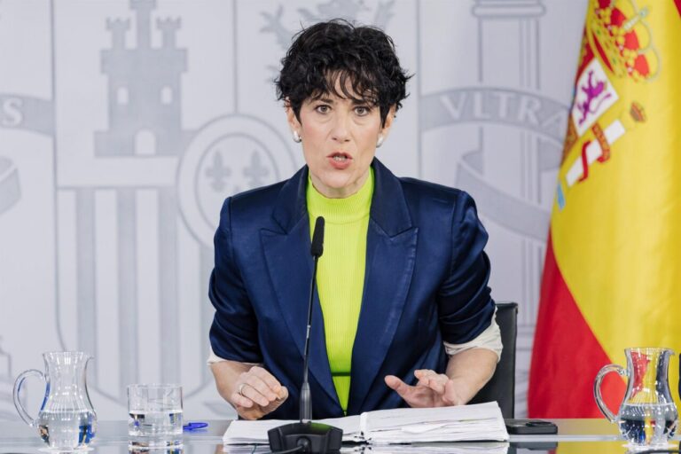 La ministra portavoz del Gobierno defendiendo la presunción de inocencia de Zapatero