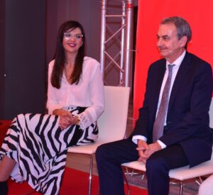 Miguel Marín y una mujer en un evento político en Melilla