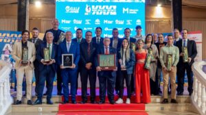 Grupo de galardonados en la Gran Gala del Deporte APDM en Melilla