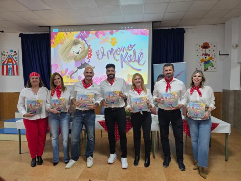 Presentación del libro El mono Kalé con Juan Heredia Urbano y asistentes