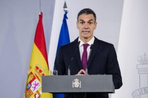 Pedro Sánchez en rueda de prensa discutiendo sobre estabilidad política