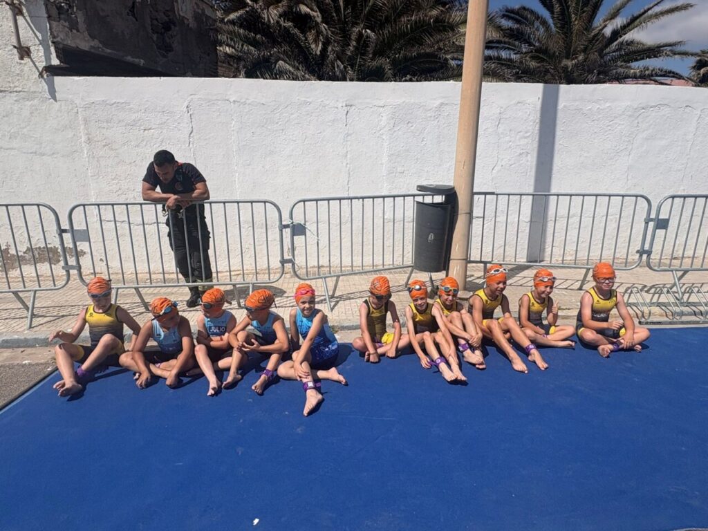 Niños preparados para participar en el Triatlón Supersprint Trimelilla